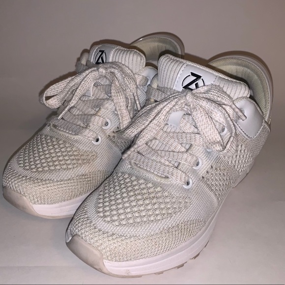 extra wide womens tennis shoes